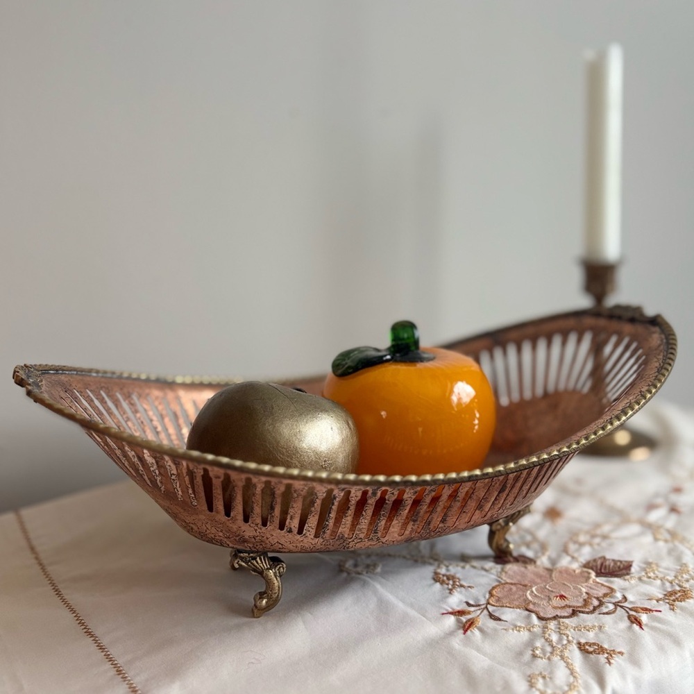 VINTAGE Decorative Fruit / Trinket Bowl‎